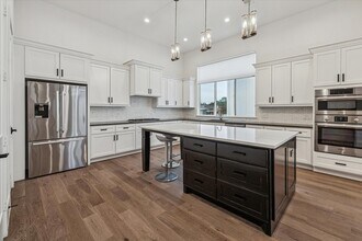 1659 Bingle Rd in Houston, TX - Building Photo - Building Photo