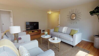 1432 Bel Aire Rd in San Mateo, CA - Building Photo - Building Photo