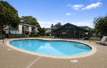 1811 E Grand Ave, Unit Unit 158 in Escondido, CA - Building Photo - Building Photo