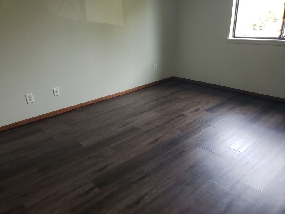 6011 W Port Ave in Milwaukee, WI - Building Photo