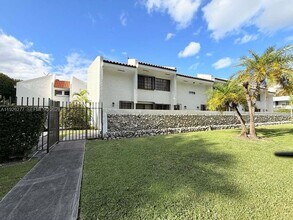 1990 Brickell Ave in Miami, FL - Building Photo - Building Photo