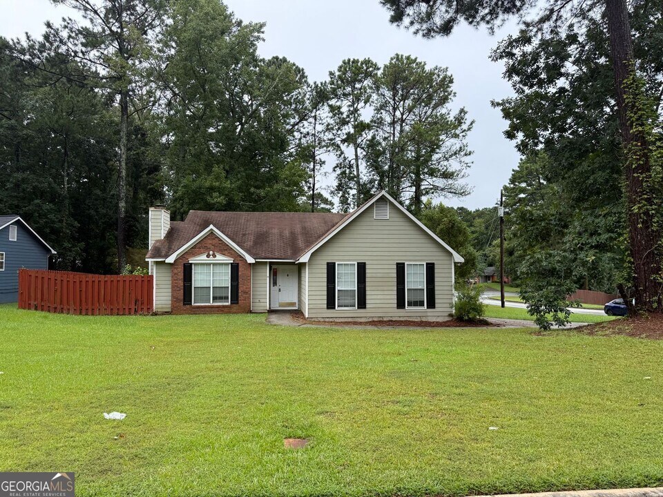 10375 Larrack Ct in Jonesboro, GA - Building Photo
