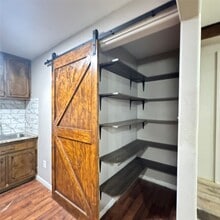 403 Clear Lake Rd in Highlands, TX - Building Photo - Building Photo