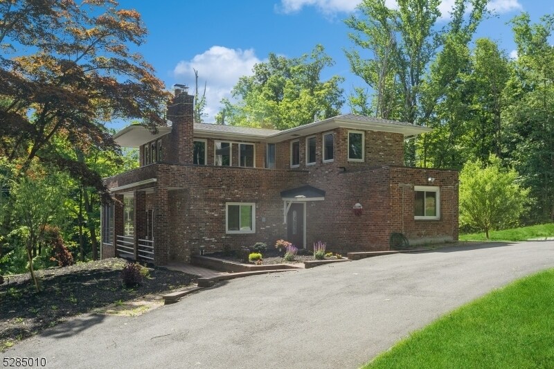 242 Lake Rd in Morristown, NJ - Building Photo