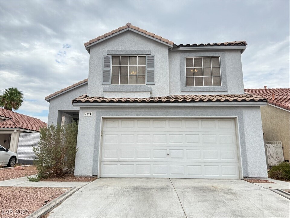 4394 Golden Ring Ln in Las Vegas, NV - Building Photo