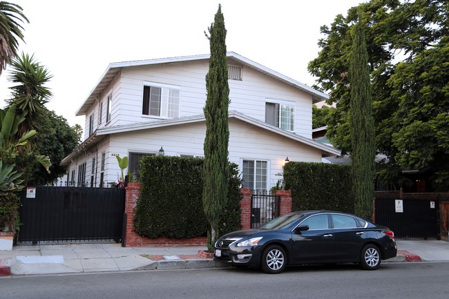 6827 De Longpre Ave in Los Angeles, CA - Building Photo - Building Photo