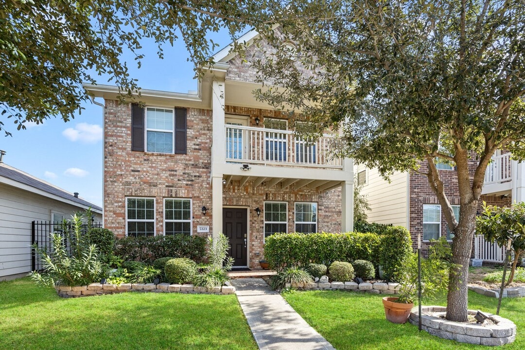 7223 Pavilion Dr in Houston, TX - Building Photo