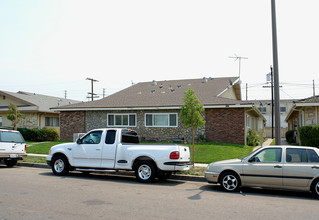 1021 N Shattuck Pl in Orange, CA - Building Photo - Building Photo