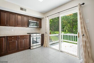 6-06 Cross Meadows in Fair Lawn, NJ - Building Photo - Building Photo