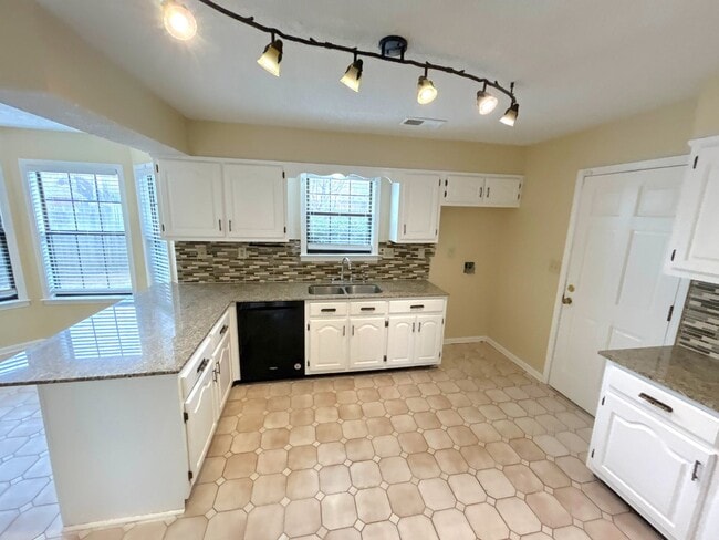 8209 Crimson Creek Dr in Memphis, TN - Building Photo - Building Photo