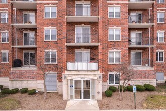 Timber Court in Arlington Heights, IL - Building Photo - Building Photo