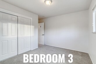 2860 S Golden Way in Denver, CO - Foto de edificio - Building Photo