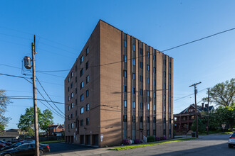 Franklin Towers in Beaver Falls, PA - Building Photo - Building Photo