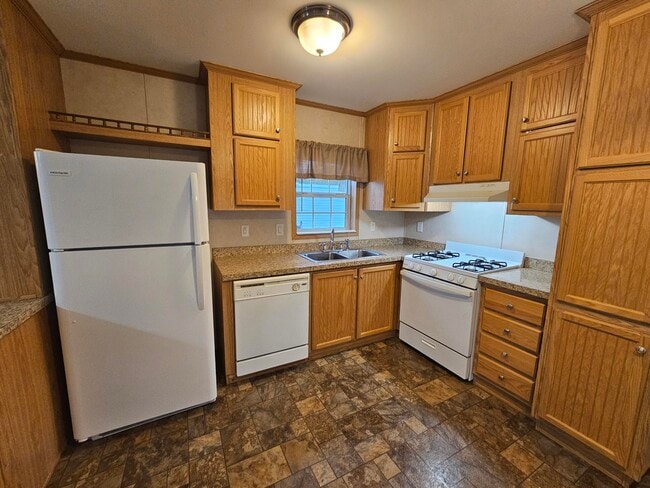 property at 3 Cedar Ln