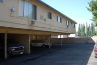 13135 Vanowen St in North Hollywood, CA - Foto de edificio - Building Photo