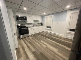 12 Charlton St in Oxford, MA - Building Photo