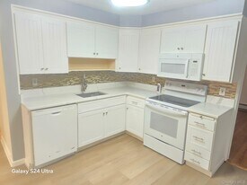 740 Dogwood Ave in Franklin Square, NY - Building Photo