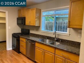 2182 Marsh Ave in Pittsburg, CA - Building Photo - Building Photo