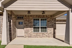 12738 Lake Conroe Hills Dr in Willis, TX - Foto de edificio - Building Photo