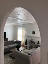 1063 1/2 S Sycamore Ave, Unit 10631/2 in Los Angeles, CA - Building Photo - Building Photo
