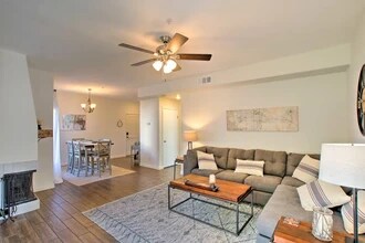 11333 N 92nd St, Unit Mission de los Arroyes in Scottsdale, AZ - Building Photo - Building Photo