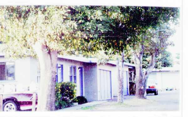 807 W 18th St in Costa Mesa, CA - Building Photo