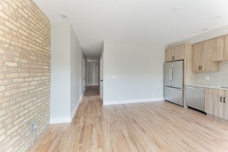 2535 N Campbell Ave, Unit 2 in Chicago, IL - Building Photo - Building Photo