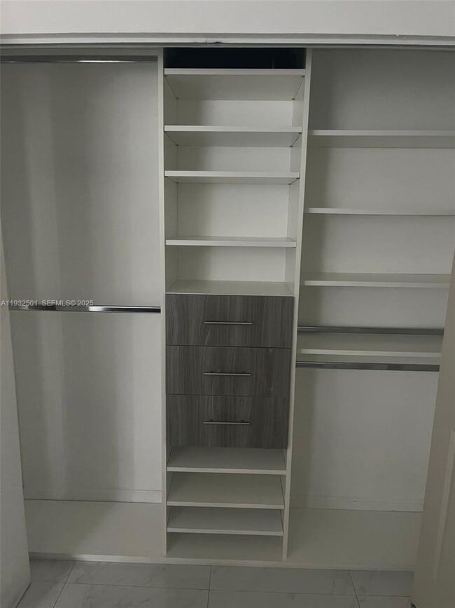 8870 Fontainebleau Blvd in Miami, FL - Building Photo - Building Photo