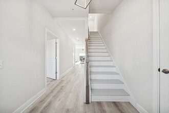 2213 Lebanon Dr in McKeesport, PA - Foto de edificio - Building Photo