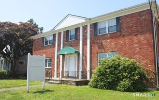 40 Hoyt St in Stamford, CT - Building Photo