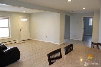 899 Green St-Unit -1st in Woodbridge Township, NJ - Building Photo - Building Photo