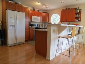 215 14th Ave E in Seattle, WA - Foto de edificio - Building Photo