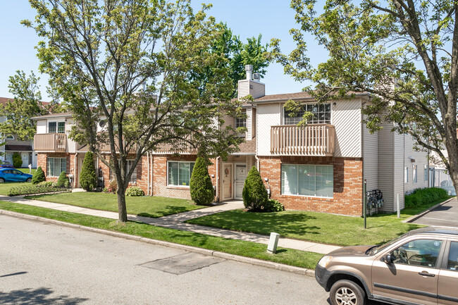 266 Bruckner Ave in Staten Island, NY - Foto de edificio - Building Photo