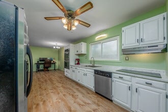 2300 Woodland Ave in New Bern, NC - Building Photo - Building Photo