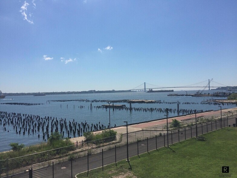 90 Bay St in Staten Island, NY - Building Photo