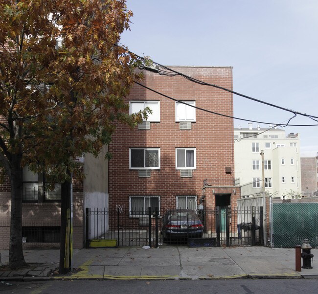 1447 Dekalb Ave in Brooklyn, NY - Foto de edificio - Building Photo