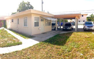 1941 Pierce St, Unit Cute 2 BR House Hollywood in Hollywood, FL - Building Photo