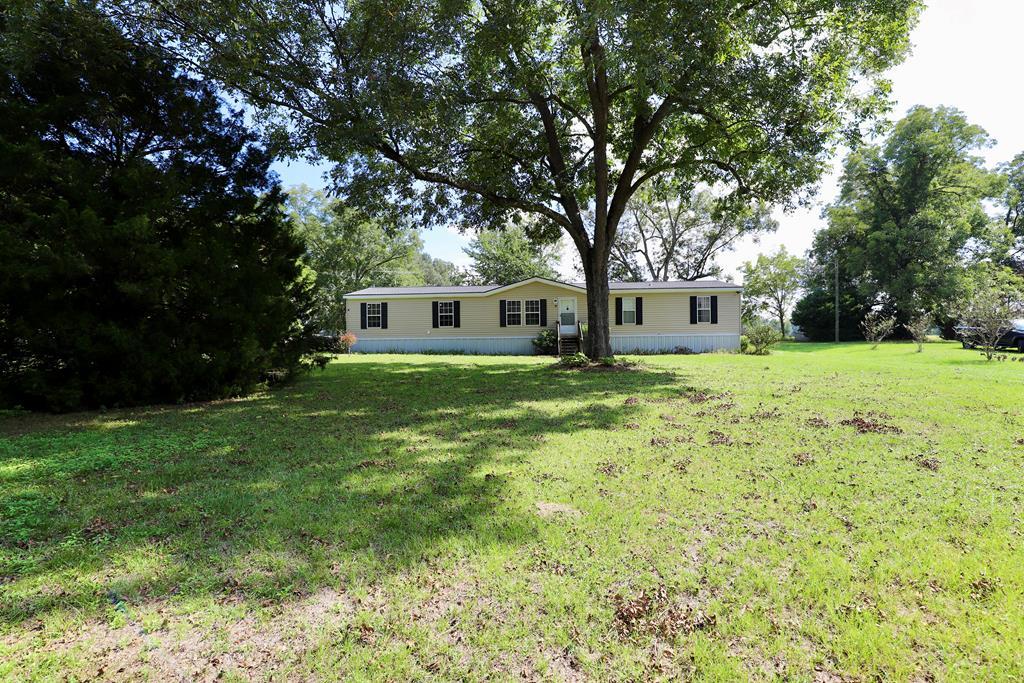 3852 Loss Brook Rd in Manning, SC - Building Photo