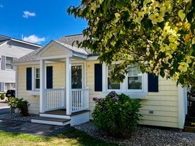 15 Mill Pond Ln in Hampton, NH - Building Photo