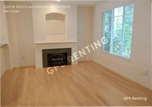 12310 NE 92nd St in Kirkland, WA - Foto de edificio - Building Photo