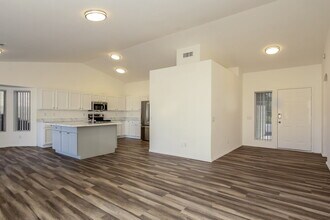 252 W Wahalla Ln in Phoenix, AZ - Building Photo - Building Photo