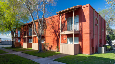 Windrush Apartments in Corpus Christi, TX - Building Photo - Building Photo