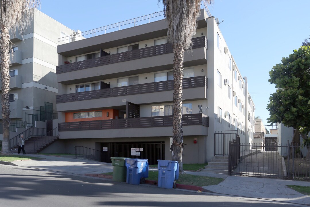 City West Apartments in Los Angeles, CA - Foto de edificio