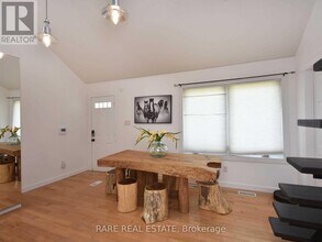 15 Eastern Ave in Brampton, ON - Building Photo - Building Photo