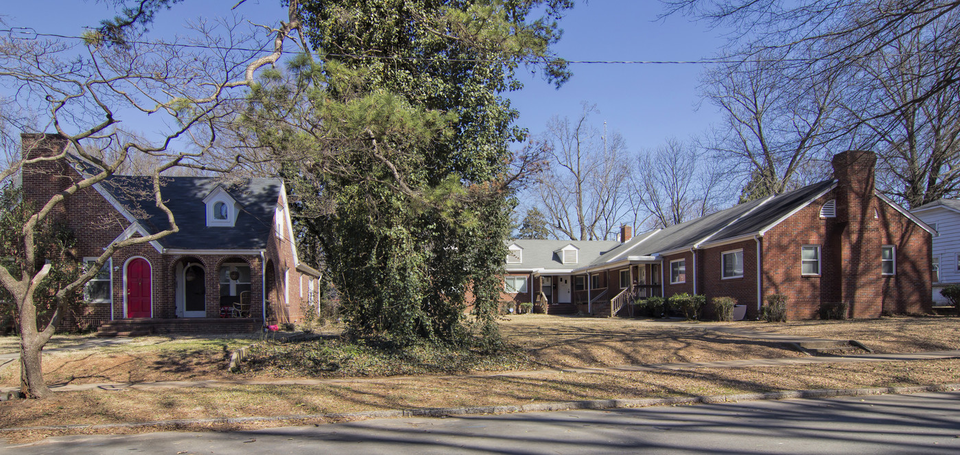 320 Sylvania Ave in Charlotte, NC - Building Photo