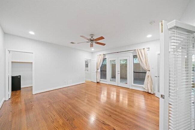 2406 Dorrington St in Houston, TX - Building Photo - Building Photo