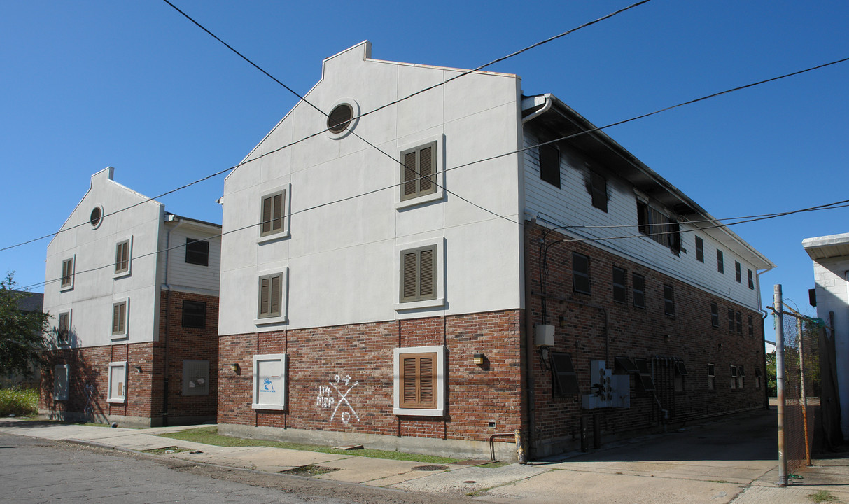 1233 Constance St in New Orleans, LA - Building Photo