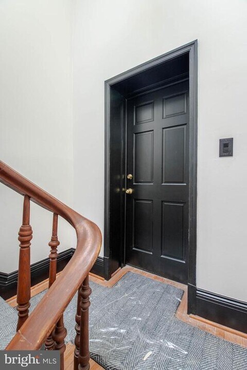 2522 Madison Ave in Baltimore, MD - Building Photo