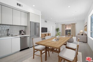 11727 Kiowa Ave in Los Angeles, CA - Building Photo