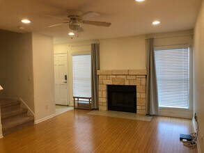 6900 E Riverside Dr in Austin, TX - Building Photo - Building Photo